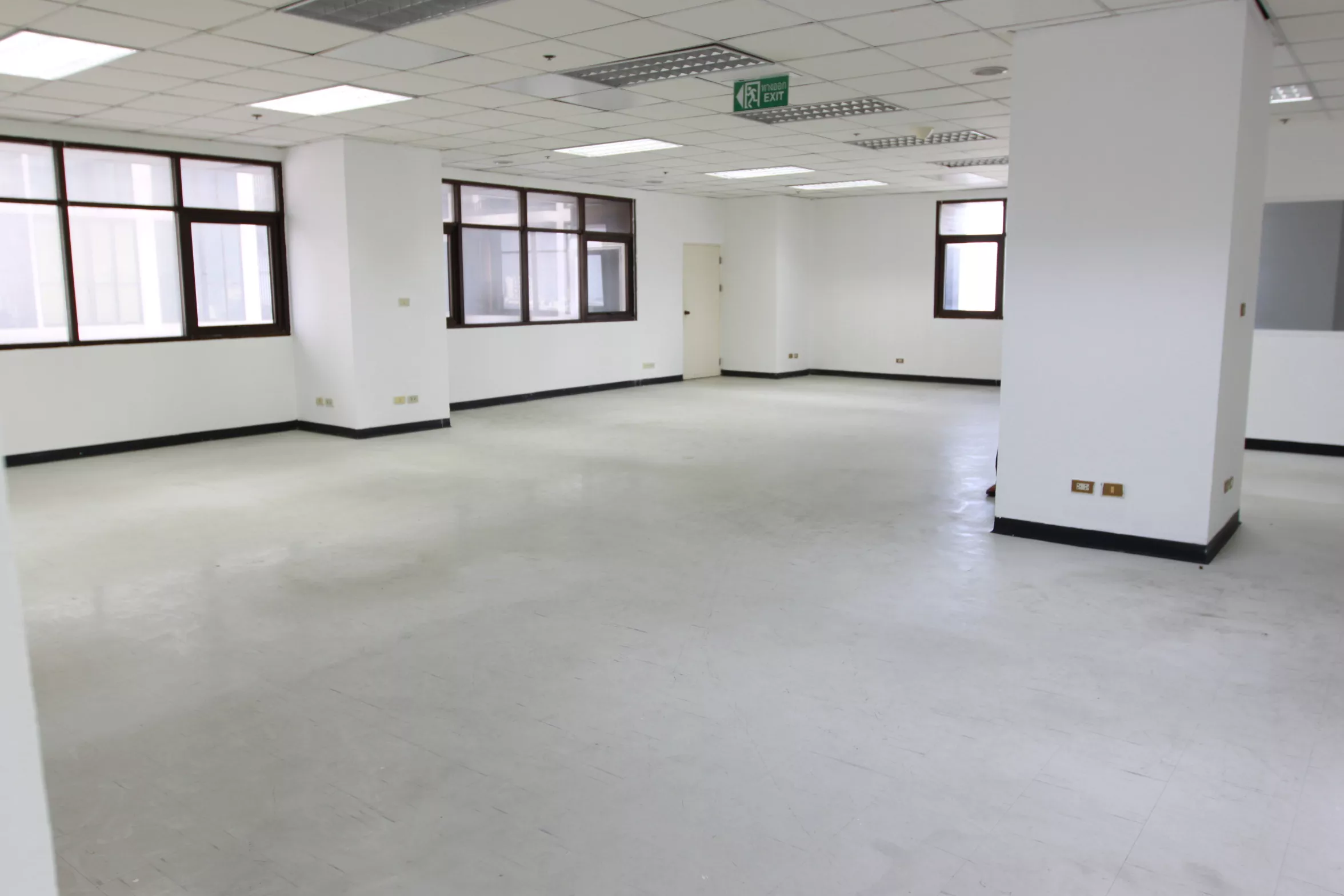 4  Office Space For Rent in Charoen Nakhon ,Bangkok BTS Krung Thon Buri at Thai Sri Tower AA13713